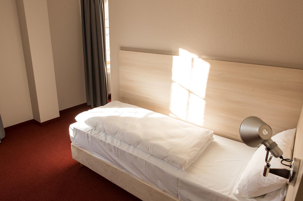 Rasthof & Motel Hermsdorfer Kreuz Esterno foto